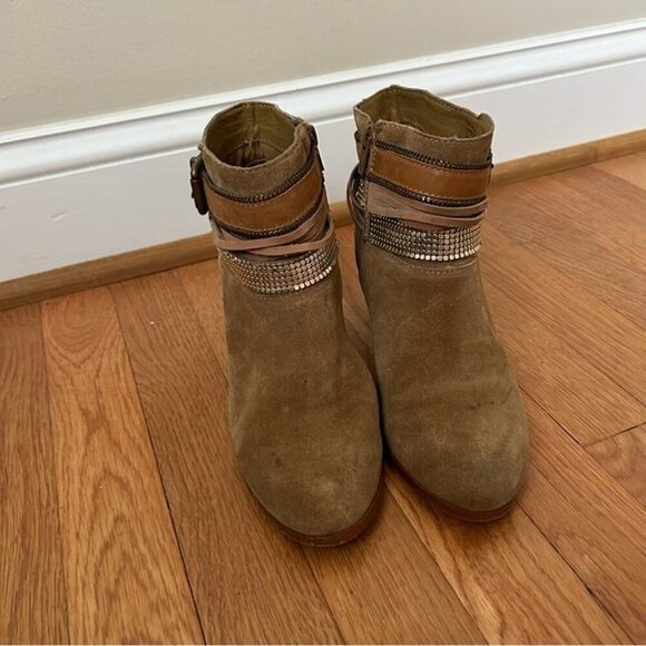 Aldo Women’s Tan Suede Brown Ankle Layered Strappy Western Heel Boots Size 7.5 - Picture 2 of 9
